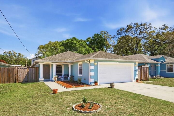 Property Photo:  1907 Gadsen Boulevard  FL 32812 