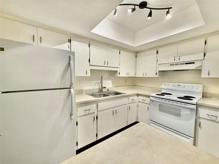 Property Photo:  2217 Hopkins Drive W  FL 34207 