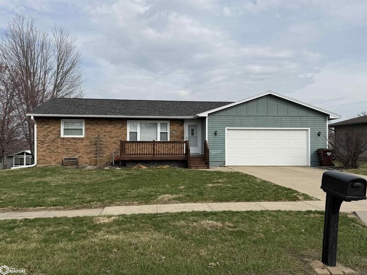 Property Photo:  1906 S 3rd Avenue  IA 50158 