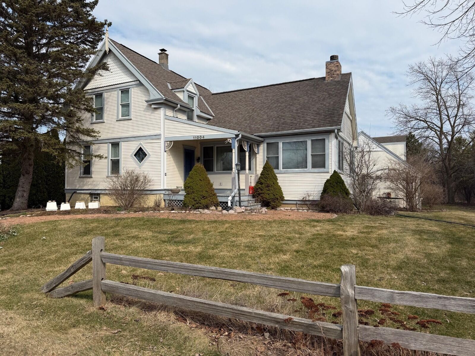 Property Photo:  11004 N Range Line Rd  WI 53092 