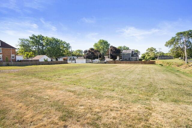 Property Photo:  652 Penfield Street  IL 60401 