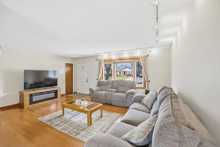 Property Photo:  7220 Sprucewood Avenue  IL 60517 