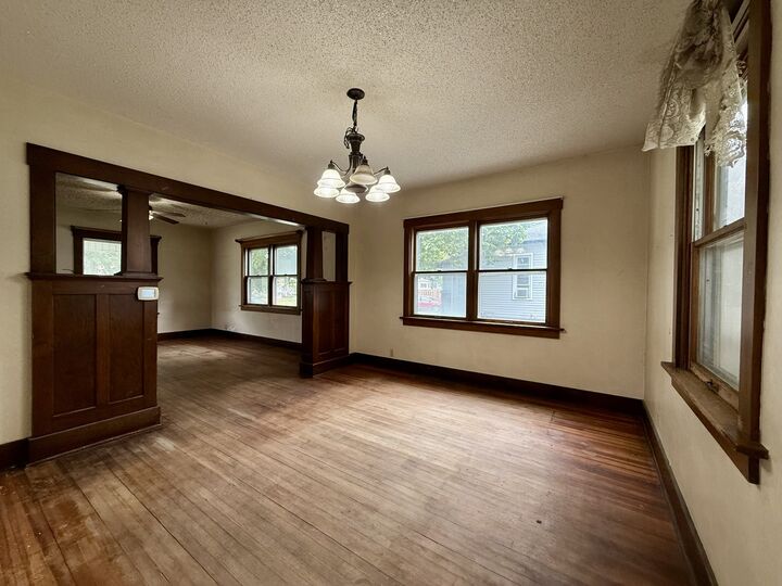 Property Photo:  1005 E Main Street  IL 61727 