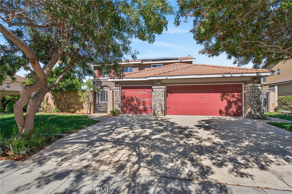 Property Photo: 879 Derby CA 92882