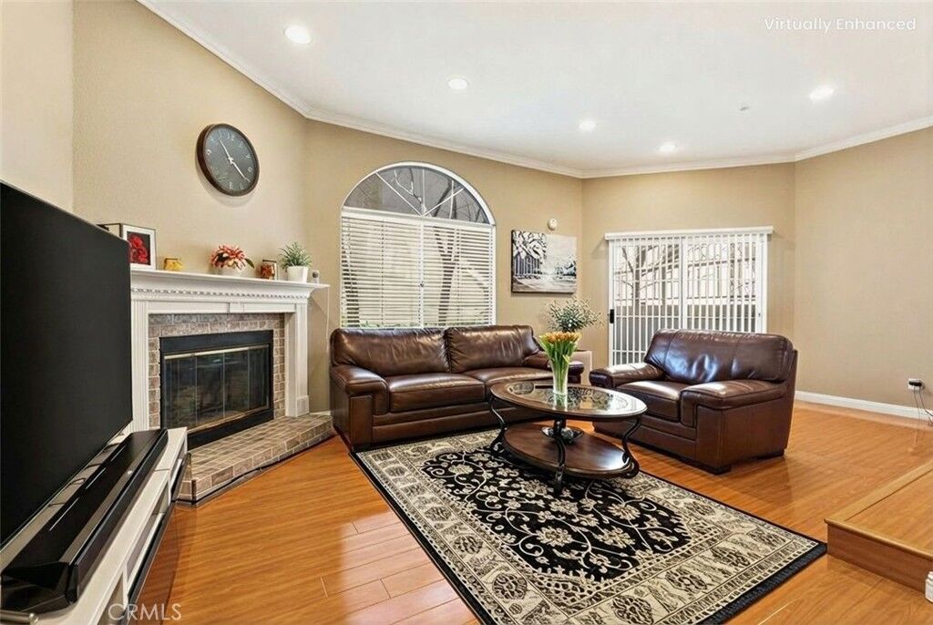 Property Photo:  611 E Olive 106  CA 91501 