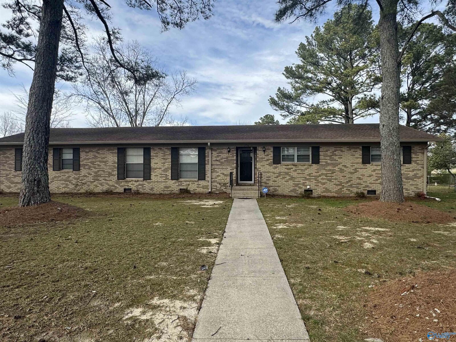 Property Photo:  1716 SW Iris Street  AL 35601 