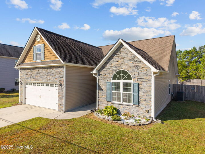 Property Photo: 257 E Ivybridge Drive NC 28539