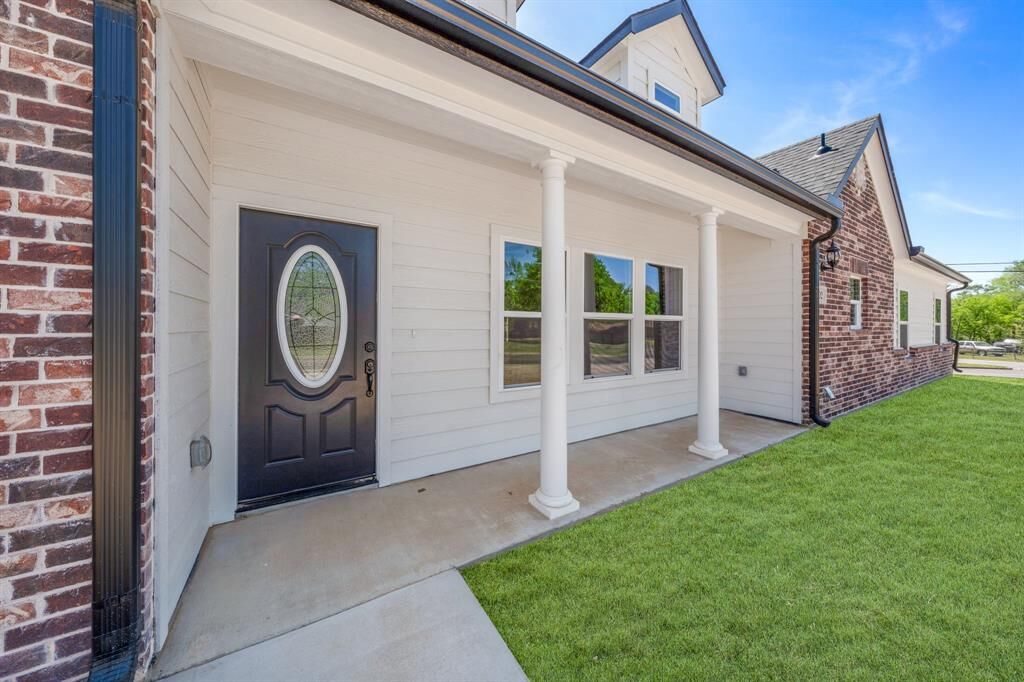 Property Photo: 802 Jefferson Street E TX 75482