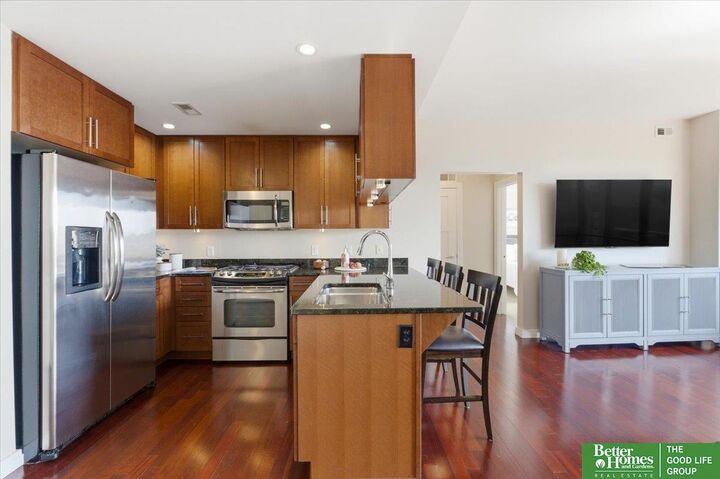 Property Photo:  3200 Farnam Court 3707  NE 68131 