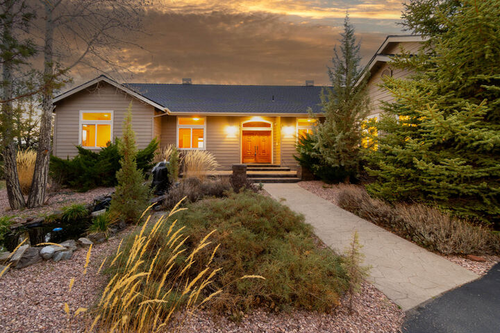 Property Photo:  6904 SW Joshua Court  OR 97753 