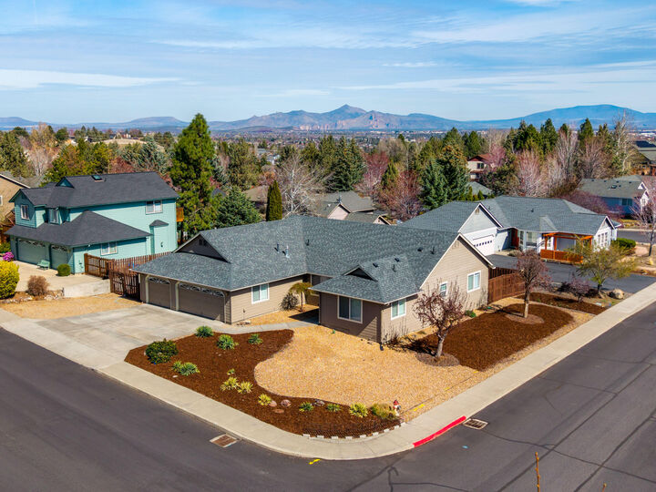 Property Photo: 3647 SW Xero Avenue OR 97756