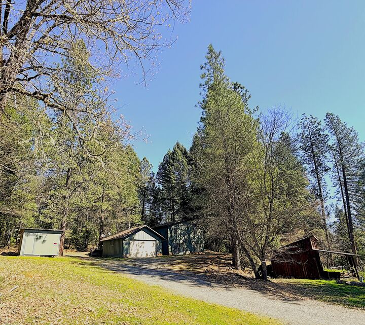 Property Photo:  250 Tunnel Creek Road  OR 97526 