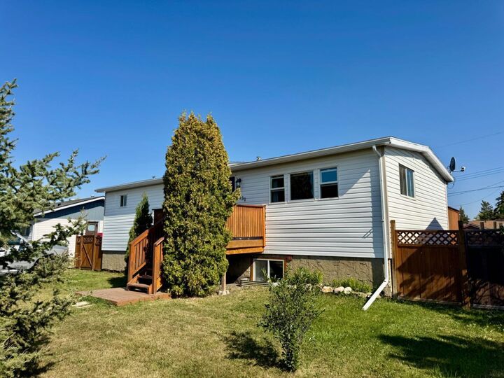 4631 54 Street — photo 1
