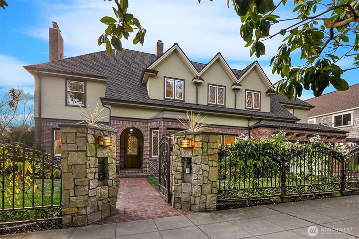 Property Photo:  2409  29th Avenue W  WA 98199 