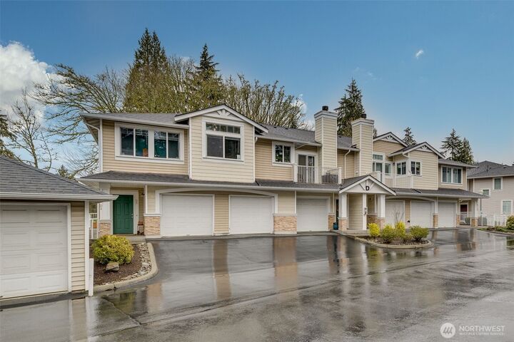 Property Photo:  6515  134th Place SE D2  WA 98296 