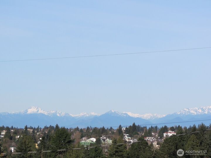 Property Photo: 8218 2nd Avenue NE #B WA 98115