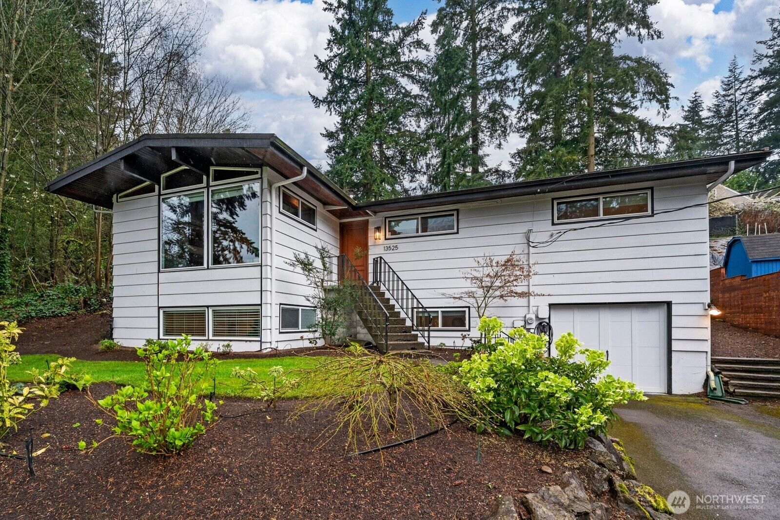 Property Photo: 13525 4th Avenue NE WA 98125