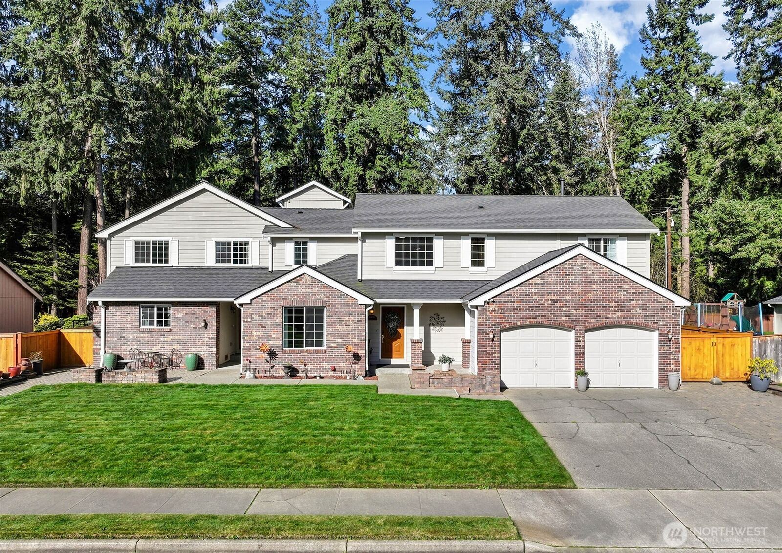 Property Photo: 10816 130th Avenue E WA 98374