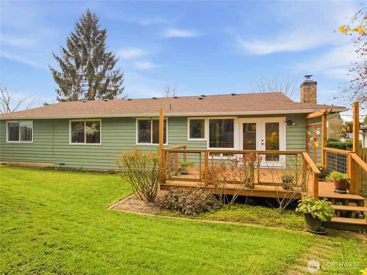 Property Photo:  2548  Smithers Avenue S  WA 98055 