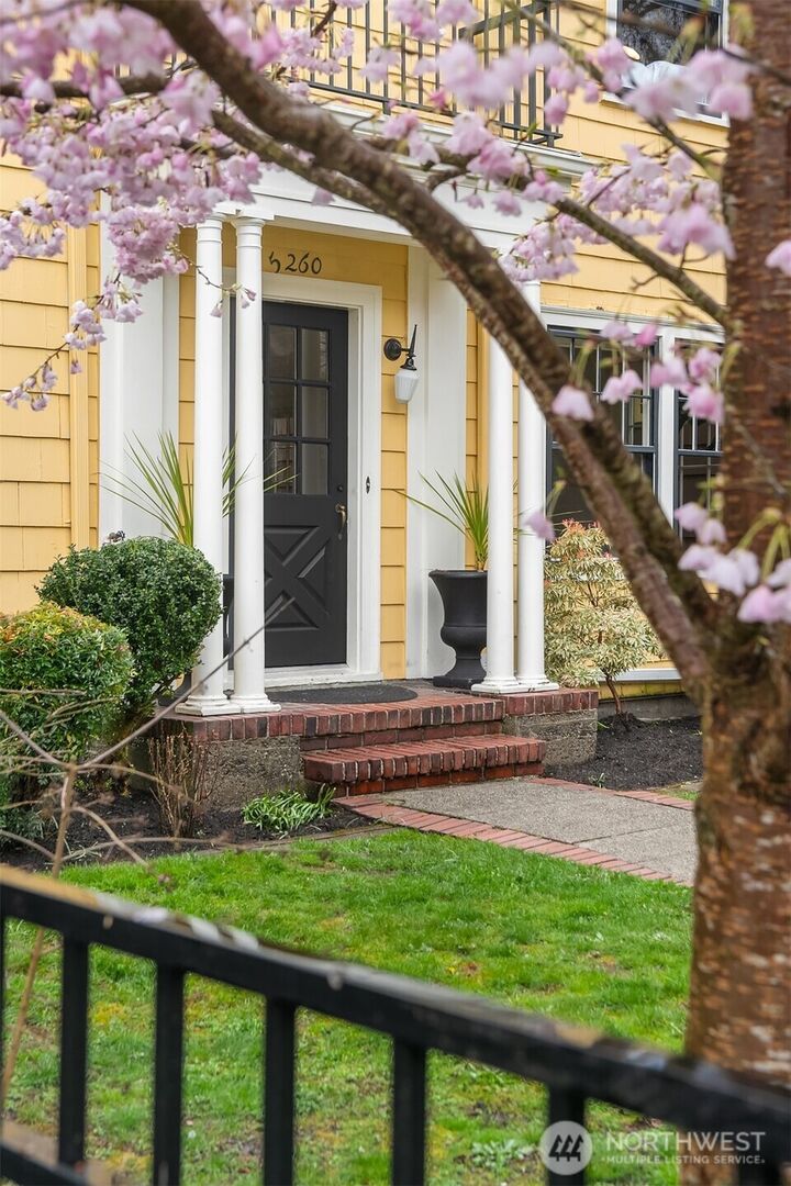 Property Photo:  5260  18th Avenue NE  WA 98105 