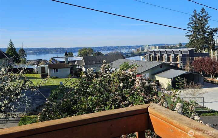 Property Photo:  2007 E 15th Street  WA 98310 