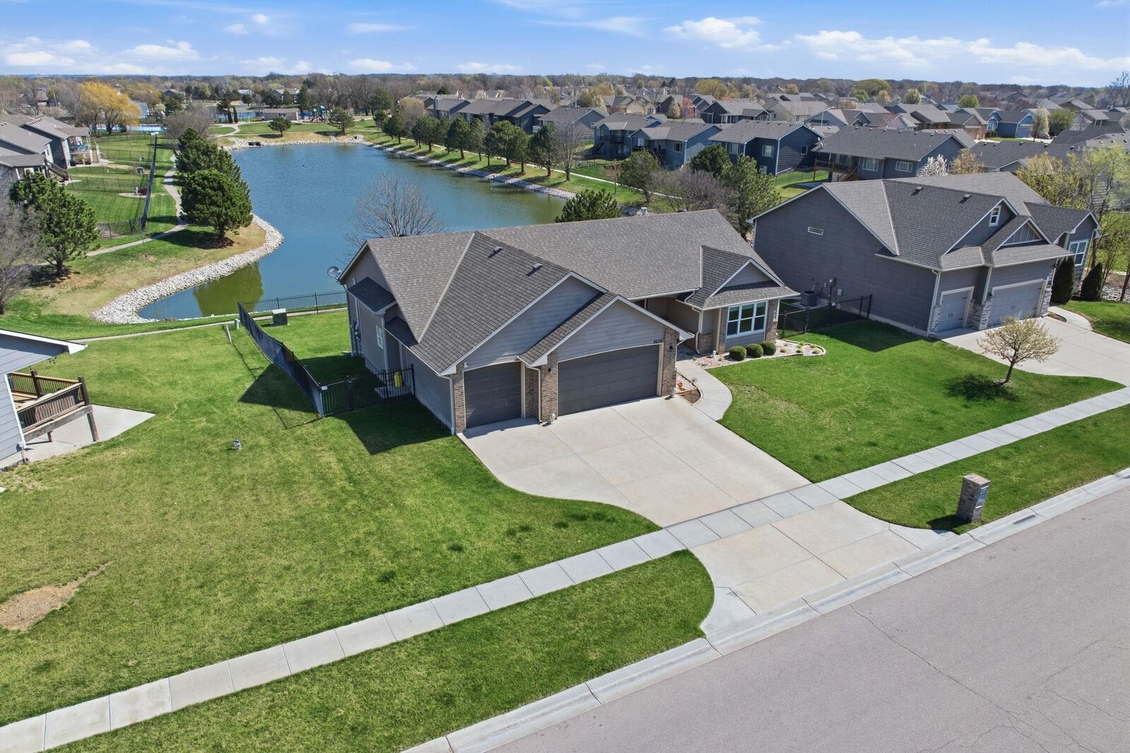 Property Photo: 2634 S Lark Ln KS 67215