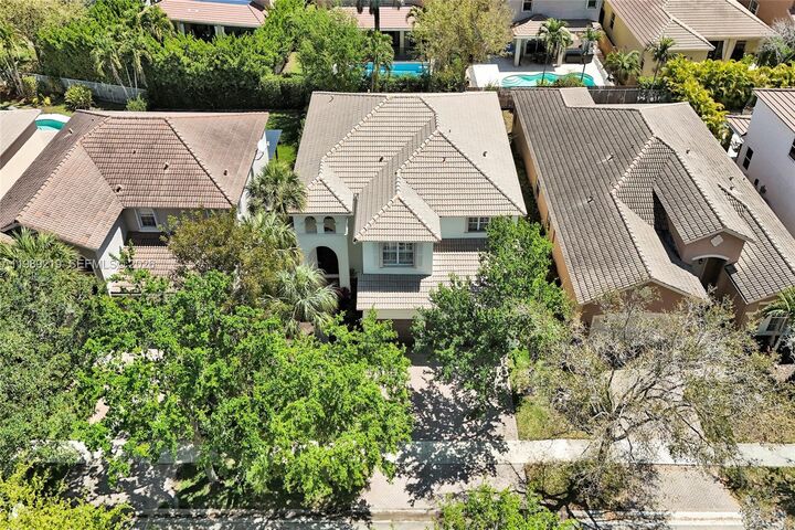 Property Photo: 3936 Cascade Ter FL 33332