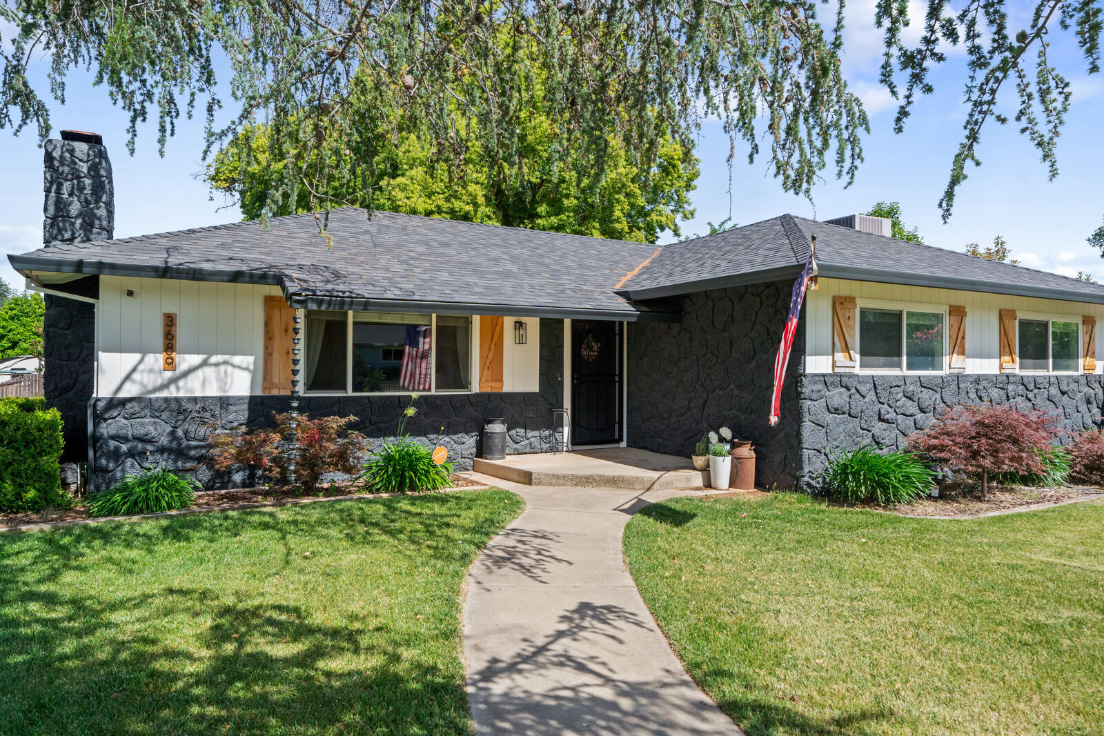 Property Photo: 3689 Suzanne Way CA 96002