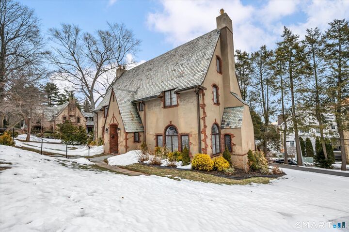 Property Photo:  6 West Hill Drive  CT 06119 