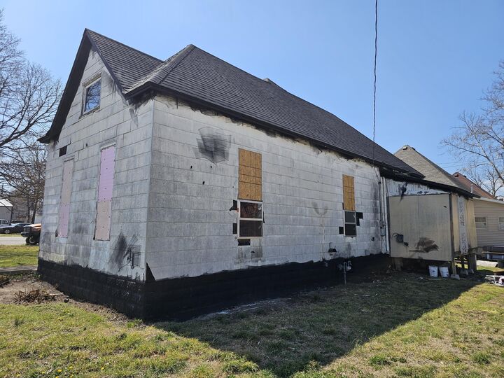 Property Photo:  135 E Locust Street  MO 65605 