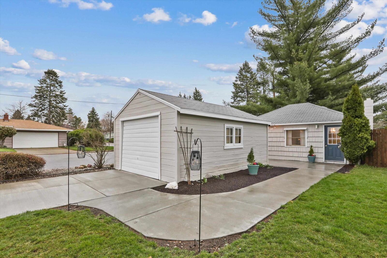 Property Photo: 204 N Bolivar Rd WA 99216