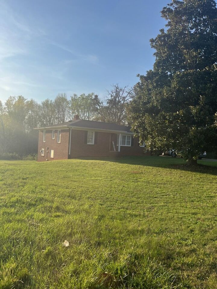 Property Photo:  424 Dewberry Road  SC 29330 