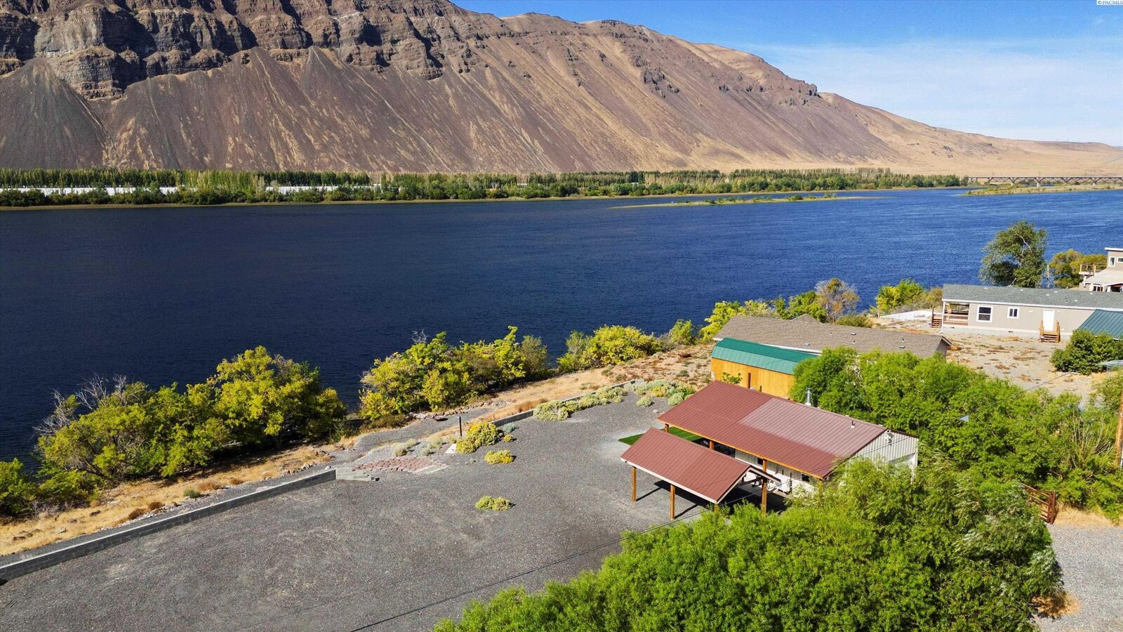 Property Photo:  18228 SW Shore Avenue  WA 99321 