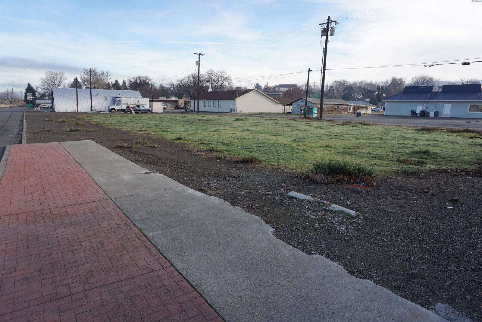 Property Photo:  1311 Bennett Ave  WA 99350 