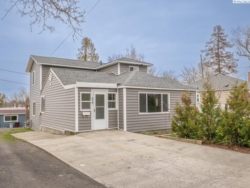Property Photo: 620 SE McKenzie Street WA 99163