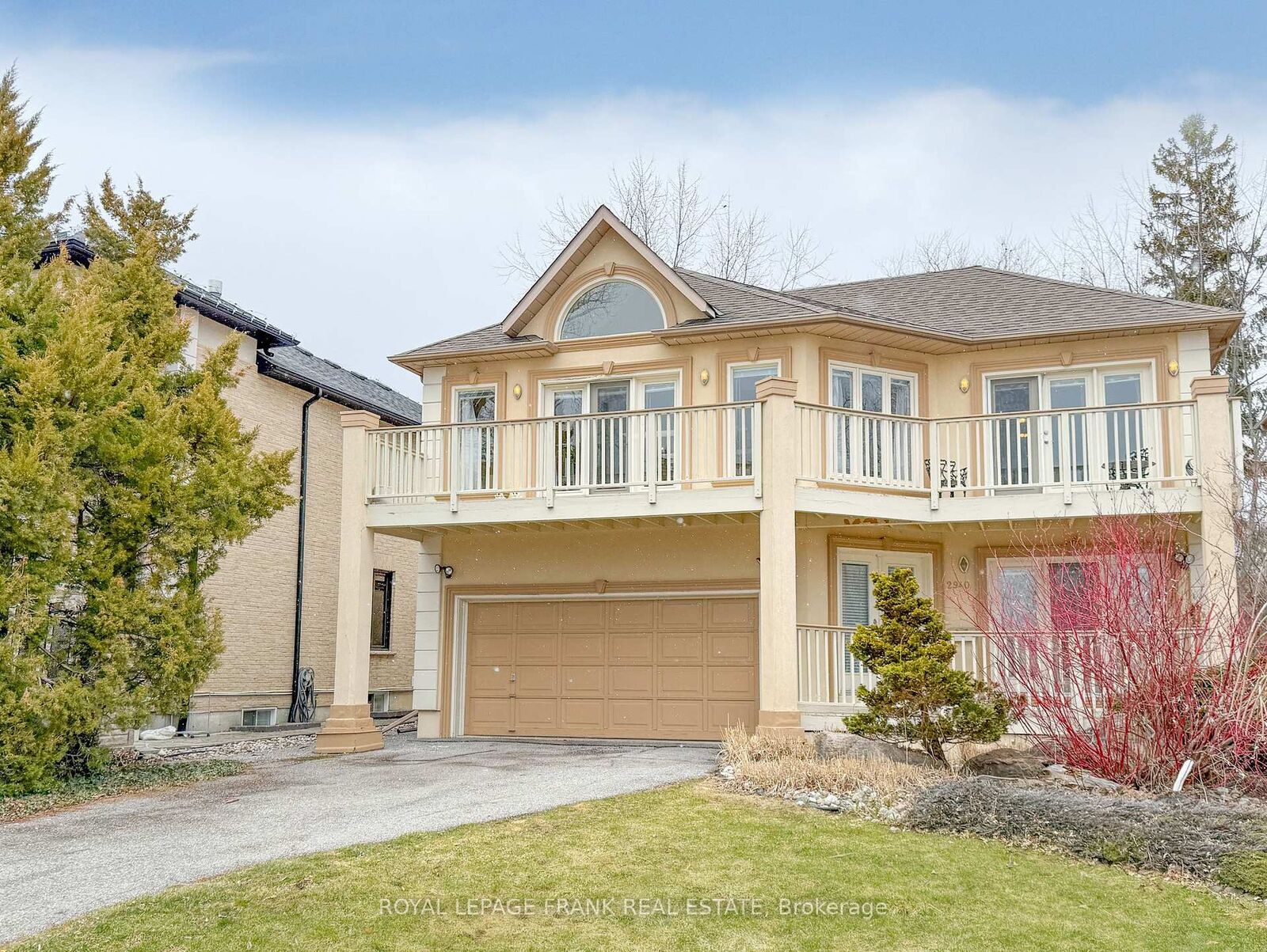 Property Photo: 2940 Lakeview Boulevard ON L1S 1A3