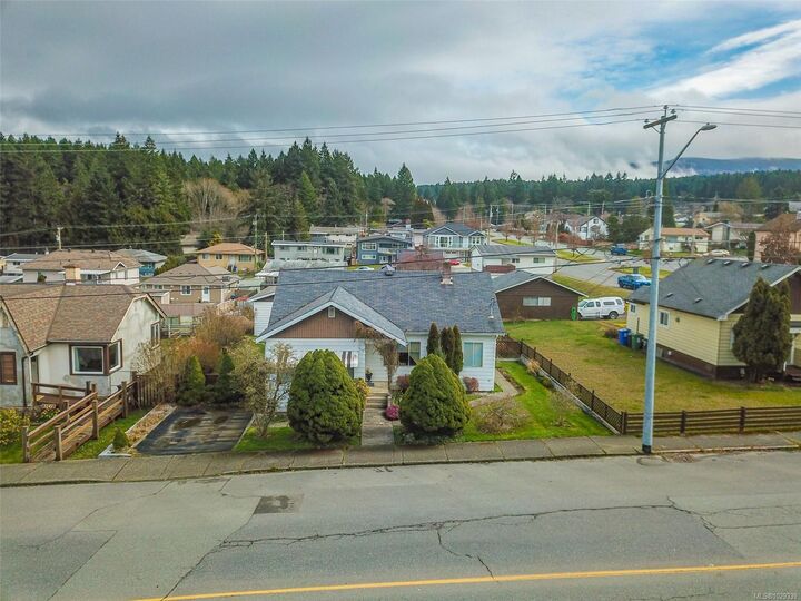 Property Photo: 3129 10th Ave BC V9Y 4V8
