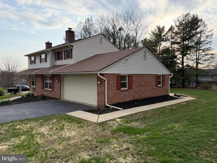 Property Photo: 2348 Henbird Lane PA 17601