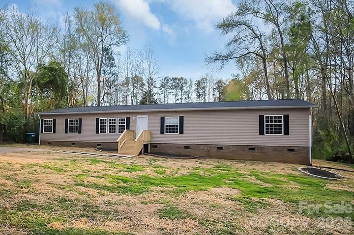 Property Photo: 308 E Cleveland Avenue NC 28016