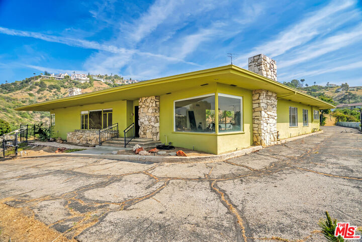 Property Photo:  1682 Larco Way  CA 91202 