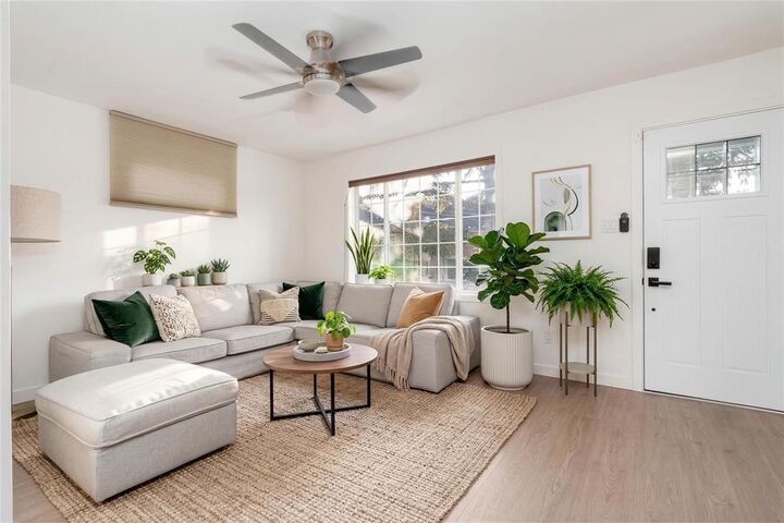 Property Photo:  28 Barberry Road  MB R2J 2G8 