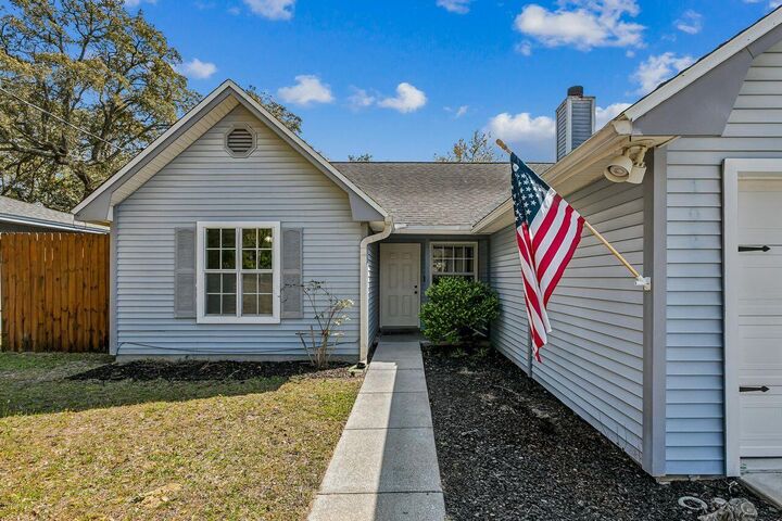 Property Photo: 102 2nd Avenue FL 32579