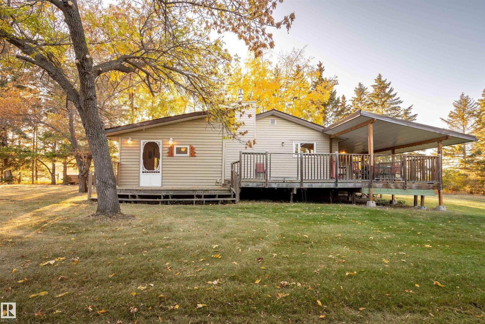 Property Photo:  62 Buskmose Drive  AB T0C 2V0 