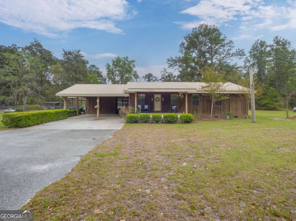 Property Photo:  220 Arthur Knowles Road  GA 31537 