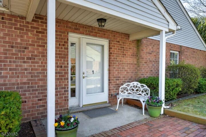 Property Photo:  1 Gerald Ct  NJ 08833 