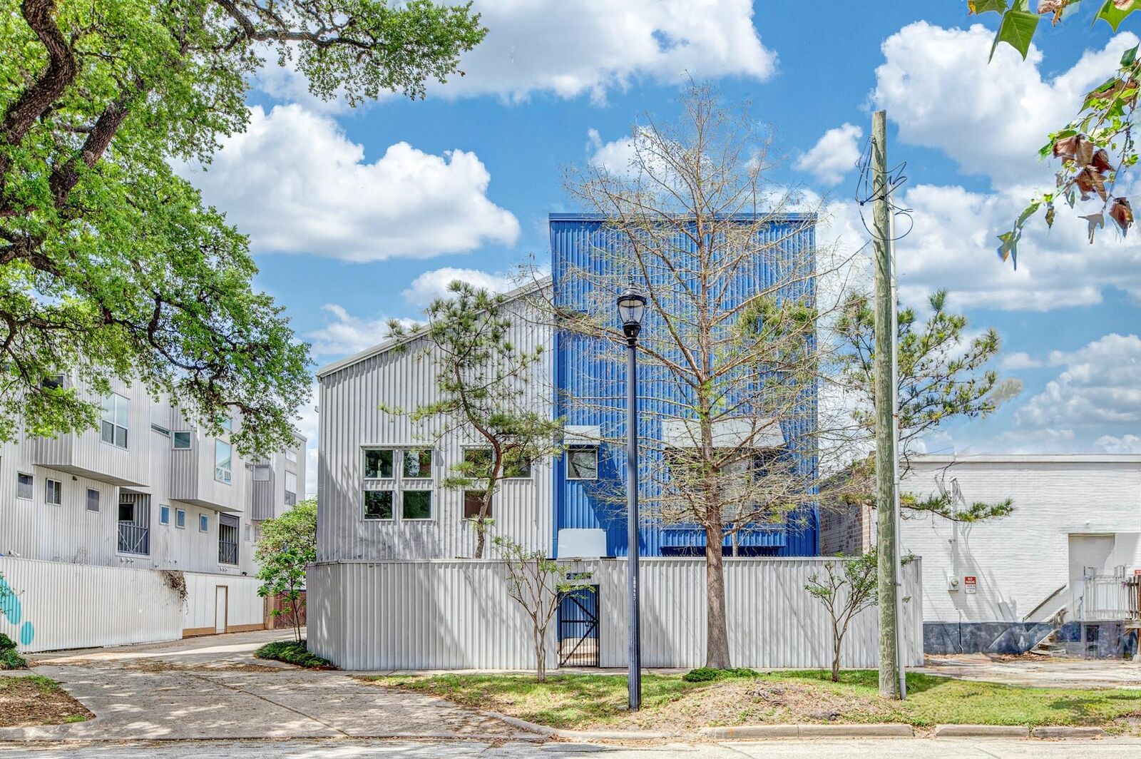 Property Photo:  2714 Chenevert Street  TX 77004 