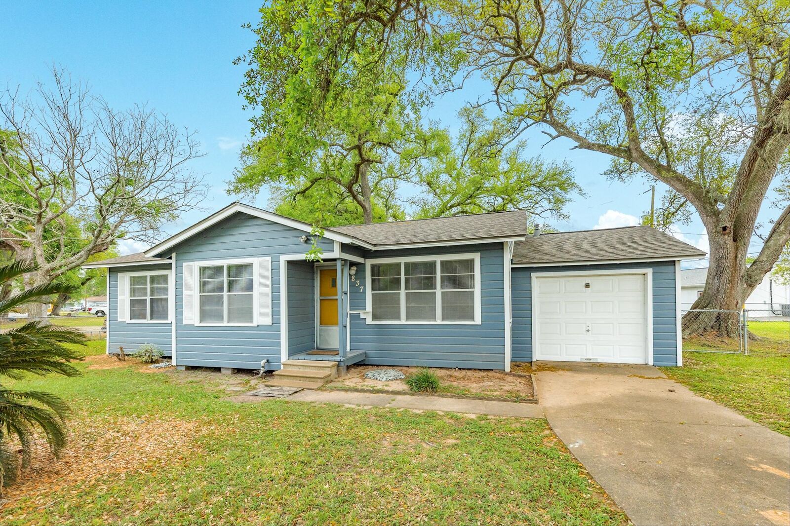 Property Photo:  837 Pin Money Street  TX 77531 