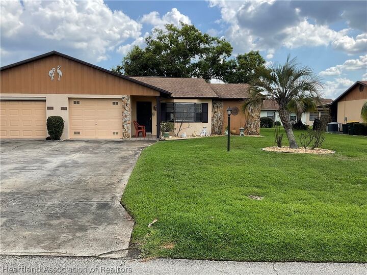 Property Photo:  3916 Thunderbird Hill Circle  FL 33872 
