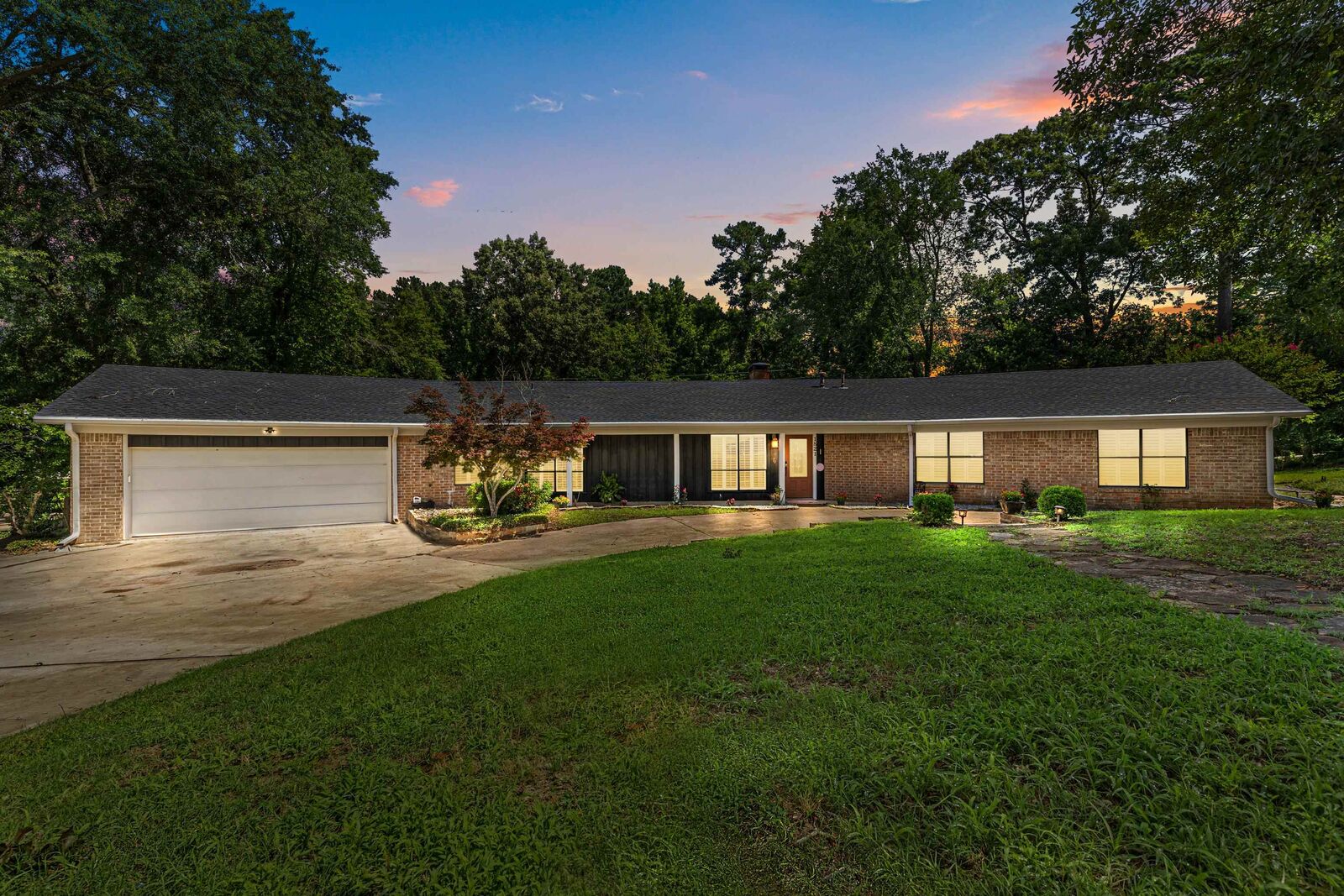 Property Photo:  1821 Azalea  TX 75644 