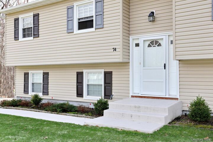 Property Photo:  74 Minuteman Circle  NY 10962 